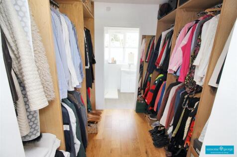Walk -In Wardrobe