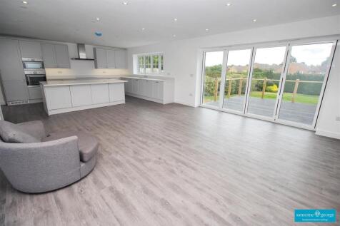 Kitchen &amp; Living Area