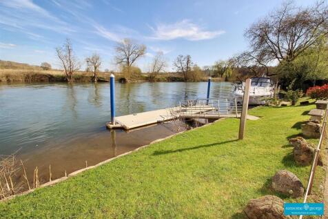 Riverbank/Jetty