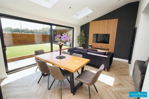 Family Room/Dining Room