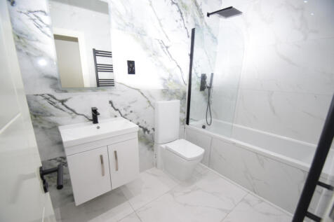 2 bedroom First Floor Apartment in the Vibrant He