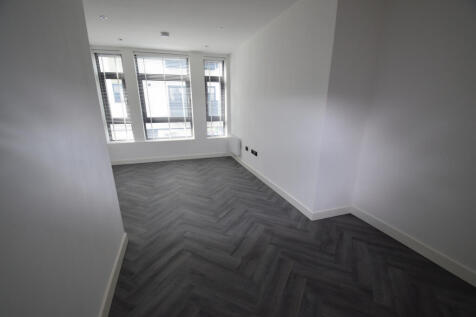 2 bedroom First Floor Apartment in the Vibrant He