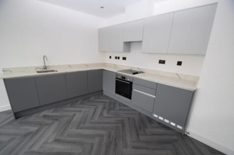 1 bedroom Second Floor Apartment with Balcony in 