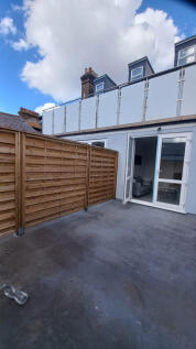 3 Bedroom First Floor Flat in the City Centre of 