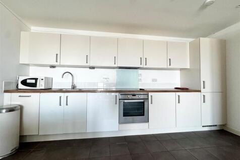 83 The Crescent - ktichen.jpg
