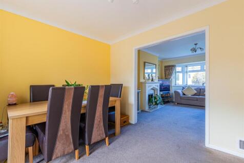 Brundall Crescent 42-21.jpg