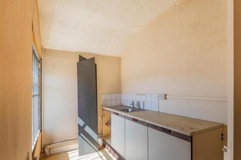 Cowbridge Road 463-13.jpg