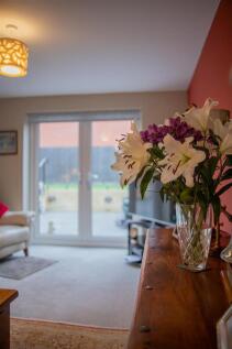Picca Close lifestyle-5.jpg