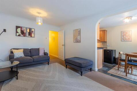 Caernarvon Court 5-8.jpg