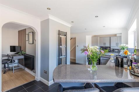 Deepdene Close 11-12.jpg