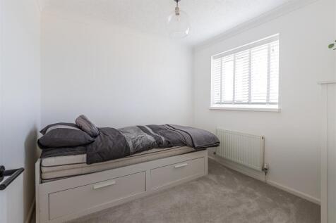 Deepdene Close 11-15.jpg