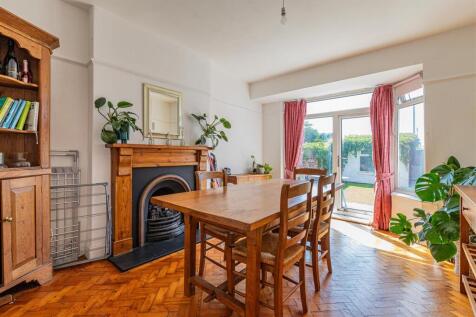 Windway Avenue 21-9.jpg