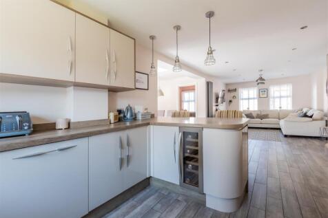 Triscombe Drive 28-43.jpg