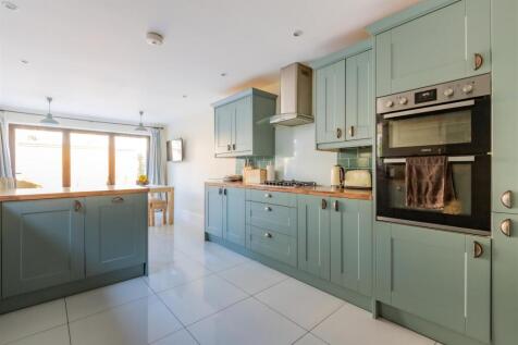 Kingsland Road 13-24.jpg