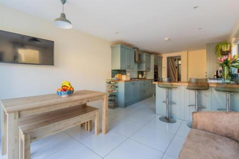 Kingsland Road 13-27.jpg