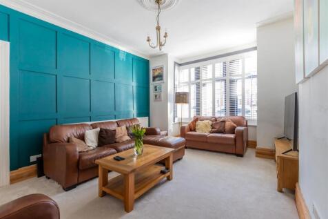 Kingsland Road 13-21.jpg