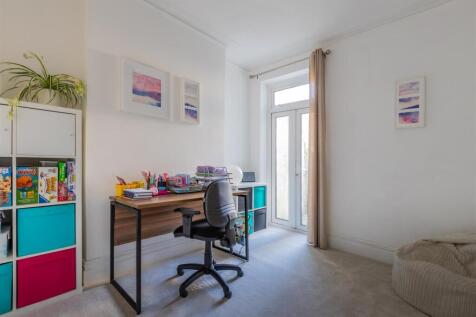 Kingsland Road 13-22.jpg