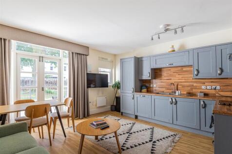 Cathedral Road 74-76, 10-3.jpg