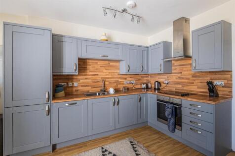 Cathedral Road 74-76, 10-4.jpg