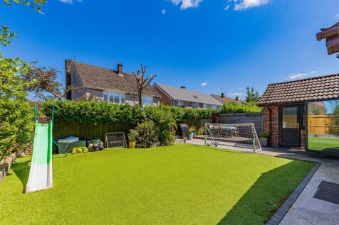 Baynton Close 15-17.jpg