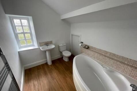 Bathroom 2.jpg