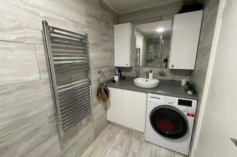 Shower room 2.jpg
