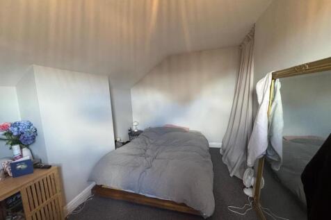 Bed 2.jpeg