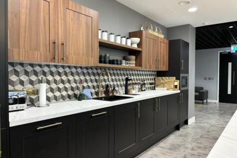Kitchen 1.jpeg