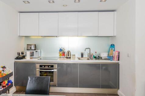 Lounge/ Kitchen
