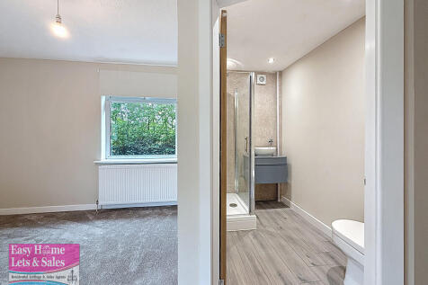 Master Bedroom/En...