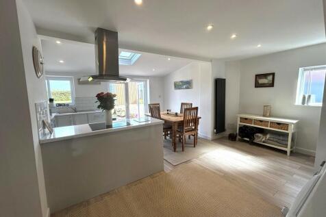 Kitchen / Dining