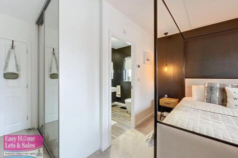 Master Bedroom - ...