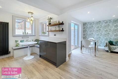 Kitchen/Family Ro...