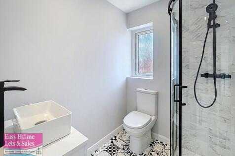 1st Floor Bathroo...