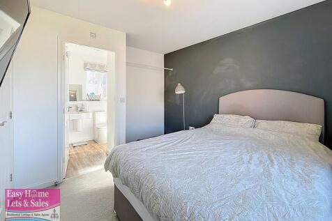 Master Bedroom/En...