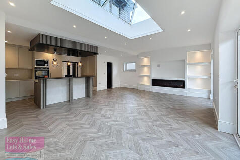 Kitchen/Living Ro...