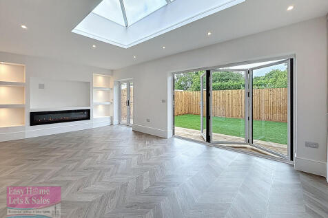Living Area/Kitch...