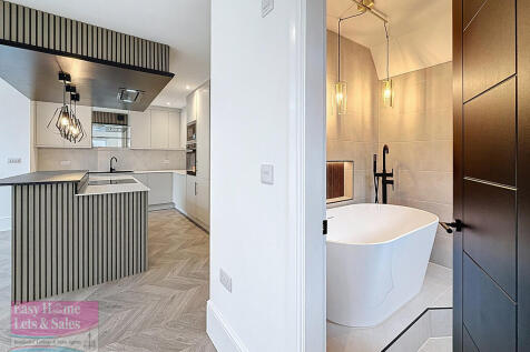 Kitchen/Bathroom