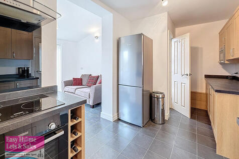 Kitchen/Living Sp...