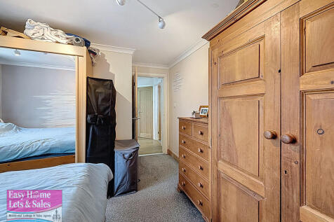 Downstairs Bedroo...