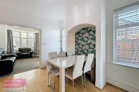 Dining/Living Roo...