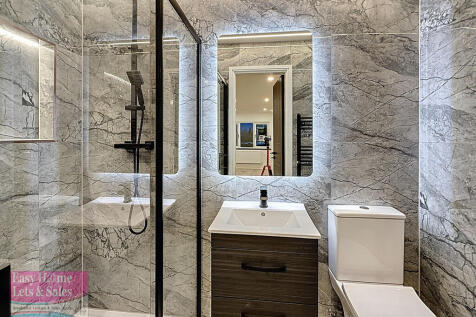 Master Bedroom/En...