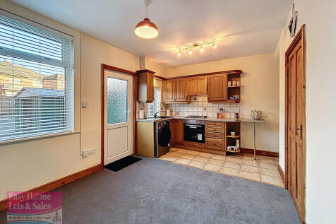 Kitchen/Living Ro...