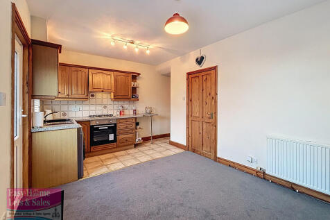 Kitchen/Living Ro...