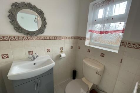 Cloakroom/wc