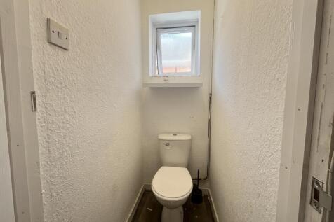 Cloakroom/wc