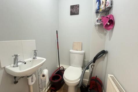 Cloakroom/wc