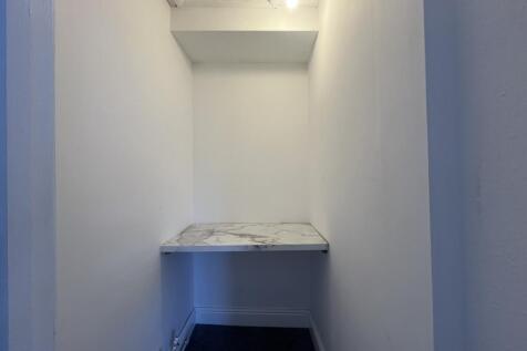 Cloakroom/wc