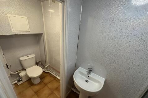 Cloakroom/wc