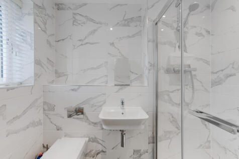 En-suite Shower